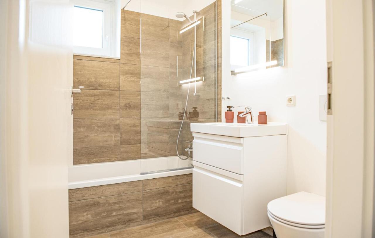Amazing Home In Lembruch-Duemmer See With Kitchen ภายนอก รูปภาพ